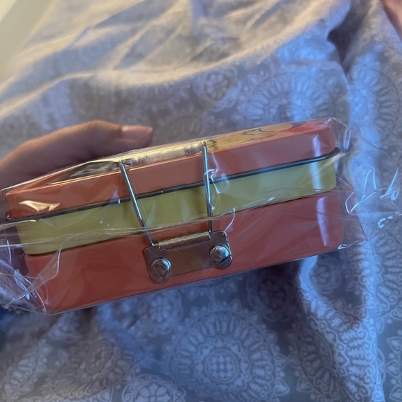 Bt21 box - Picture 3 of 3